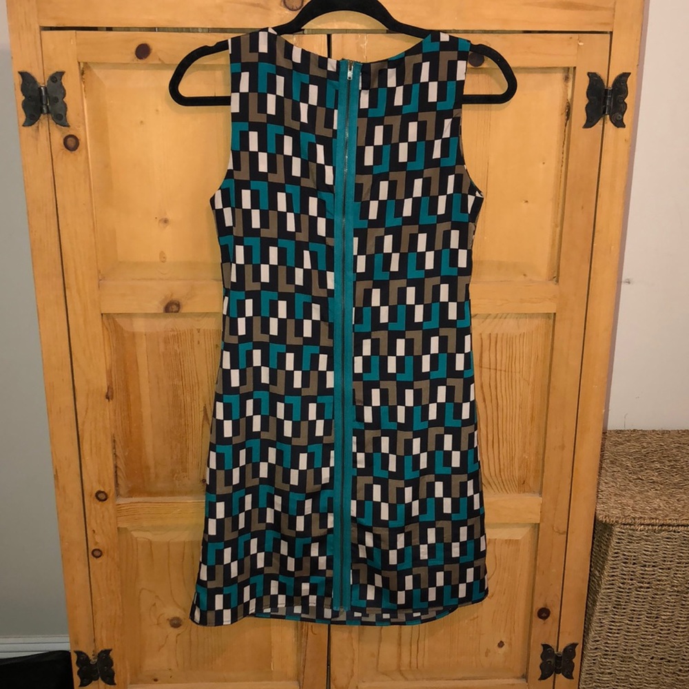 Polyester dress - Picture 2 of 2